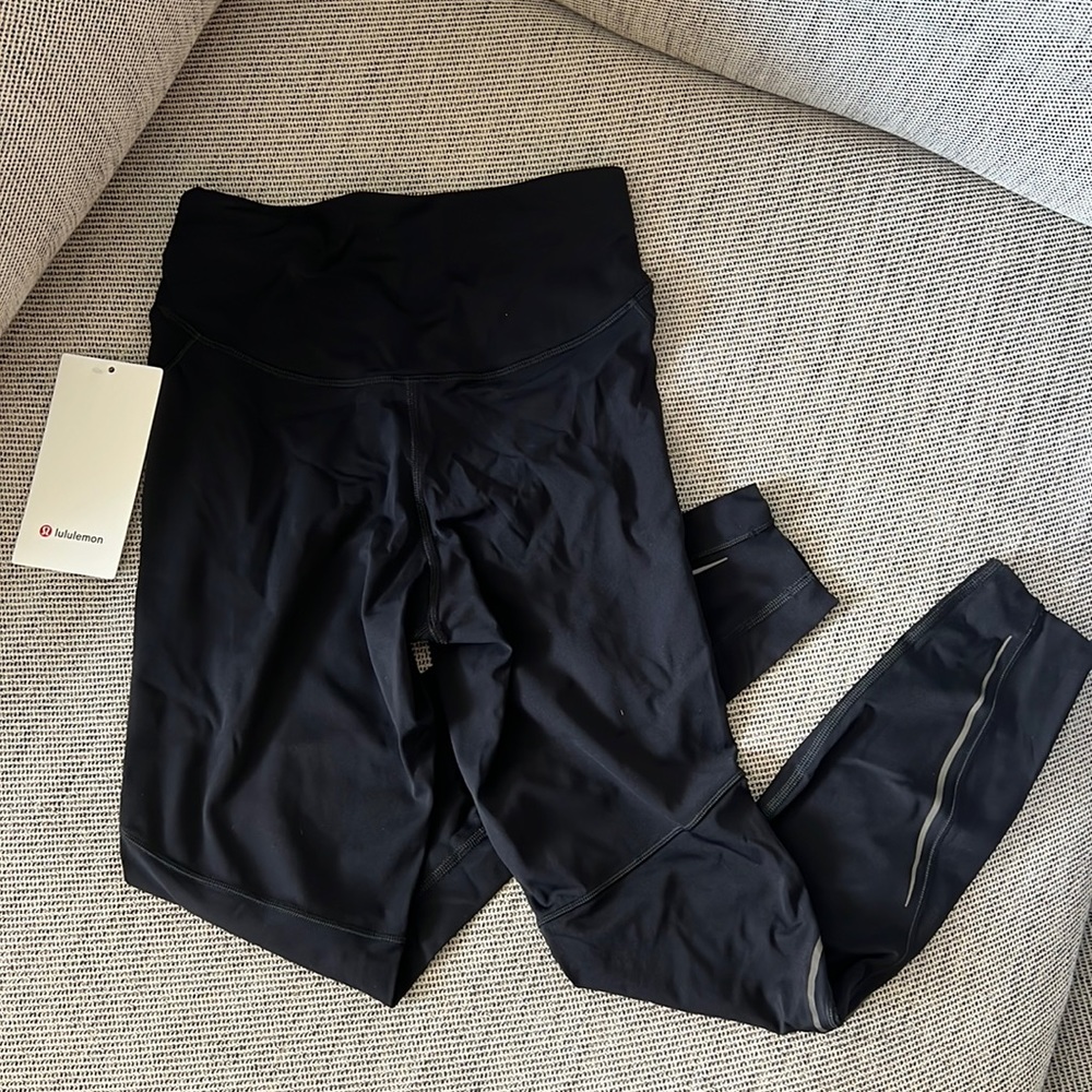 NWT Lululemon Base Pace HR Tight 25” Reflective size 4 in Black